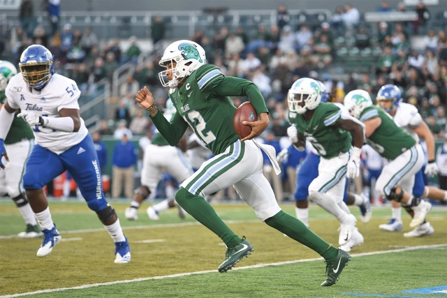 Tulane football team on field at 2019 Homecoming game