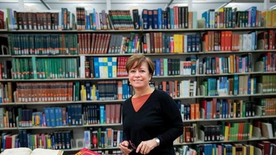 portrait of Hortensia Calvo, director of the Latin American Library at Tulane