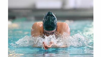 Olivia Davison swimming with outstretched hands churning the water