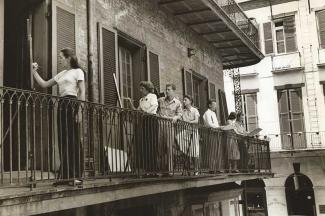 John Clemmer teaches a class on a French Quarter balcony in 1949