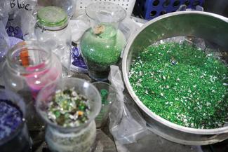 various sizes of glass sand